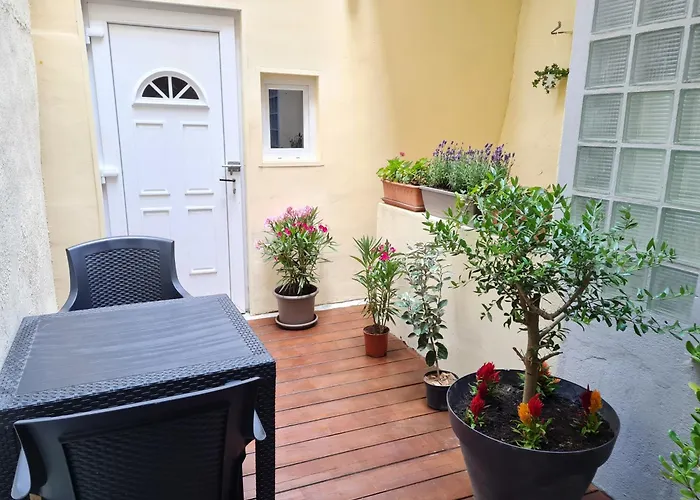 La Parenthese Carcassonnaise - 4 Voyageurs - Terrasse - Proche Cite Medievale Apartament